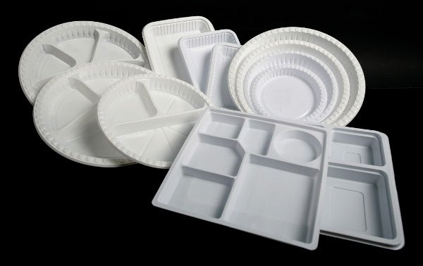 Examples of Plates, bowls, trays, and cutlery for events